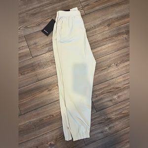NWT LULULEMON SIZE SMALL SURGE JOGGERS SHORT